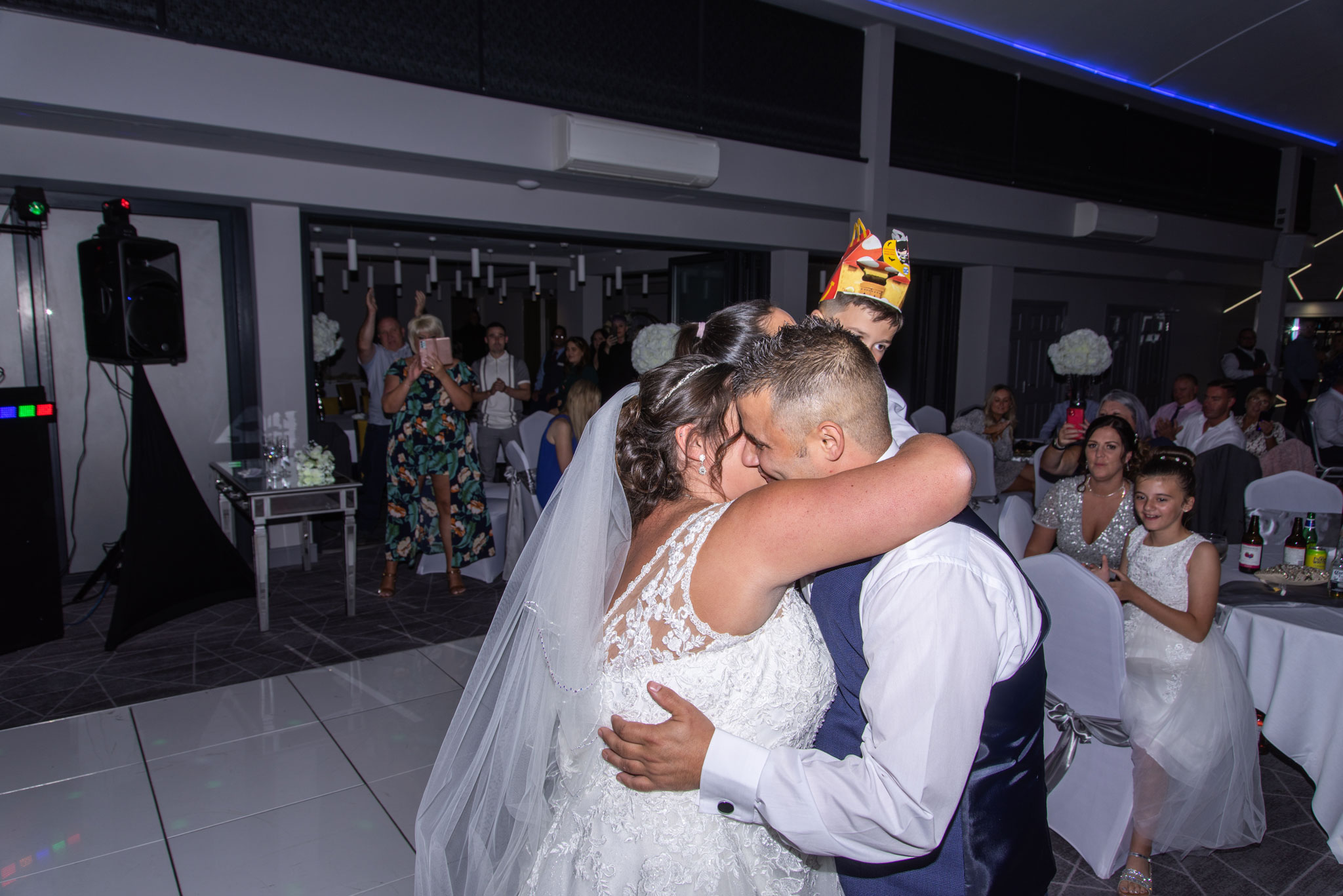 Geraldine & Stephen share their first dance as man & wife.